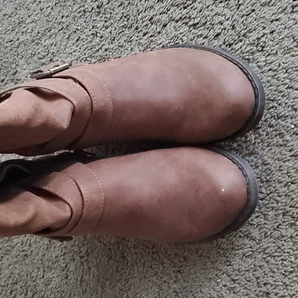 New boots - Picture 3 of 4